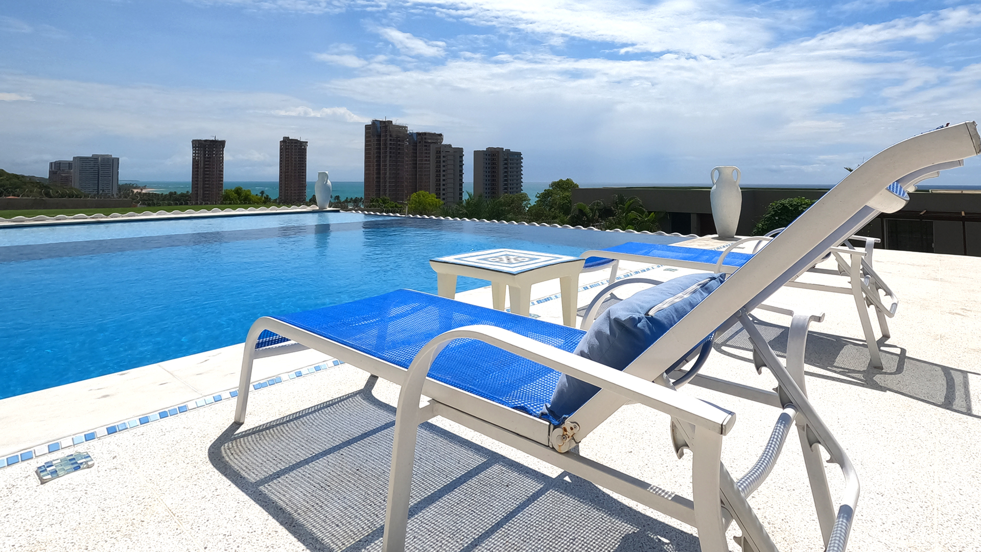 Mansão contemporânea com vista para o mar 1
