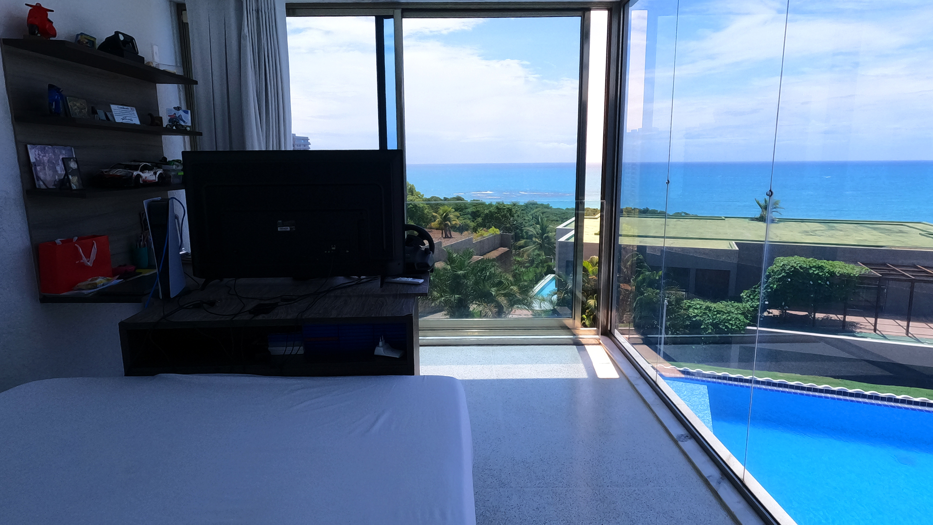 Mansão contemporânea com vista para o mar 14