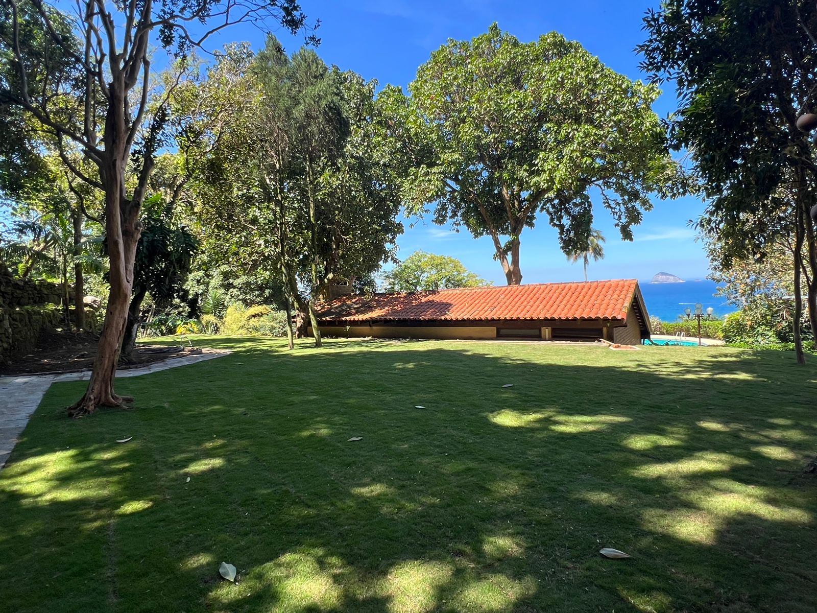 Mansão renovada com vista para a Pedra da Gávea 11