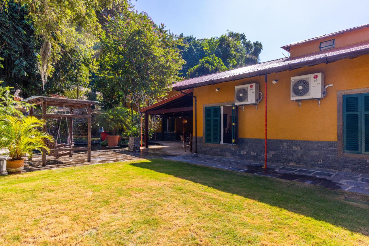 Mansão renovada com vista para a Pedra da Gávea 13