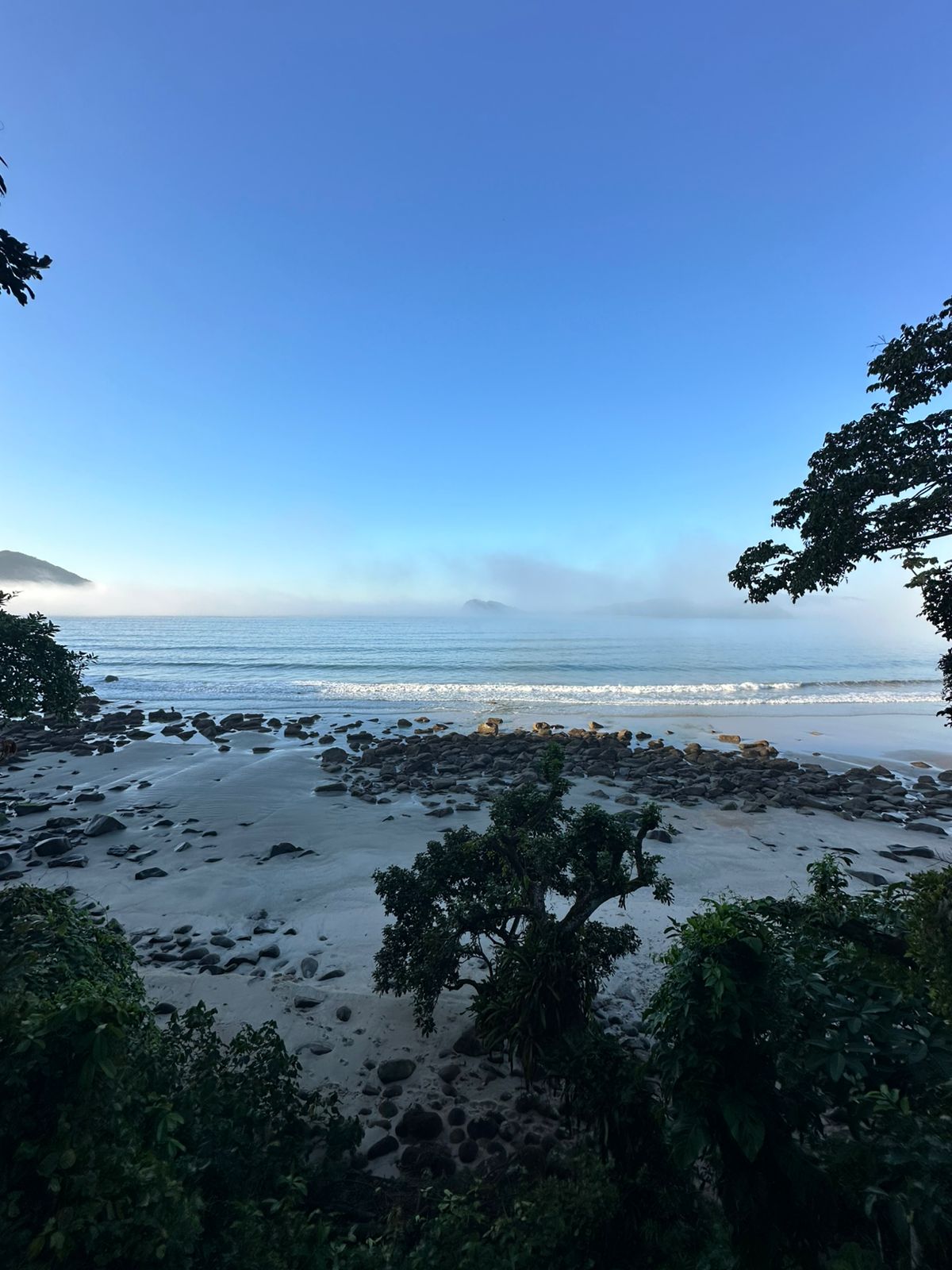 Residência frente ao mar com praia privativa na Praia da Figueira 17