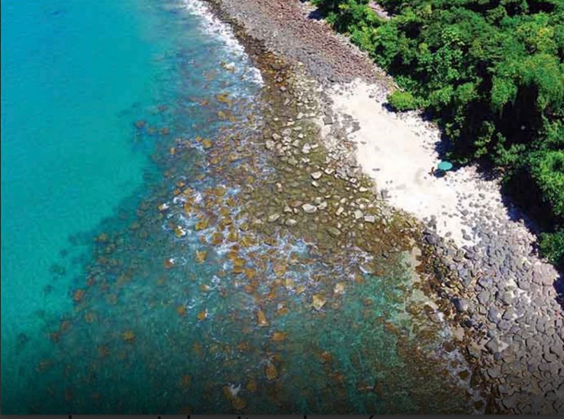 Residência frente ao mar com praia privativa na Praia da Figueira 5